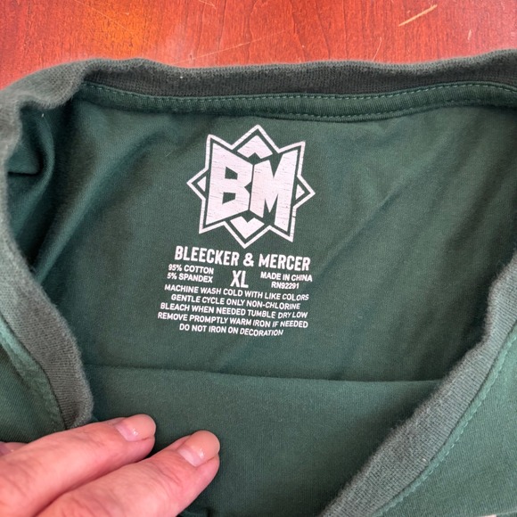 Bleeker & Mercer | XL | Green | Trust No One | Graphic Print T Shirt - Picture 2 of 7